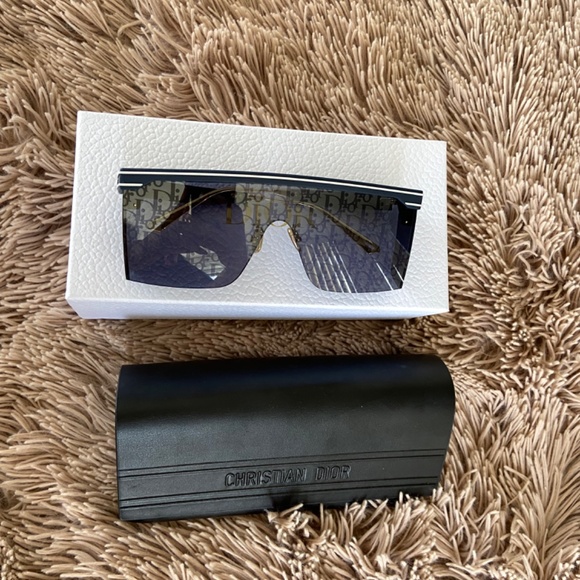 Authentic Dior Shield Sunglasses - Picture 4 of 7